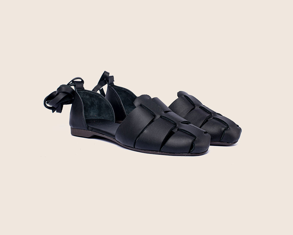Kena gladiator in black smooth leather