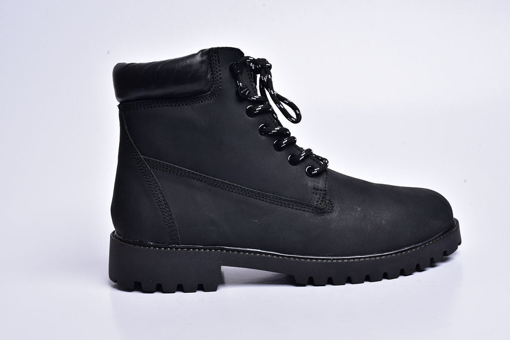 Colorado boot in black nubuck leather and aspen soles