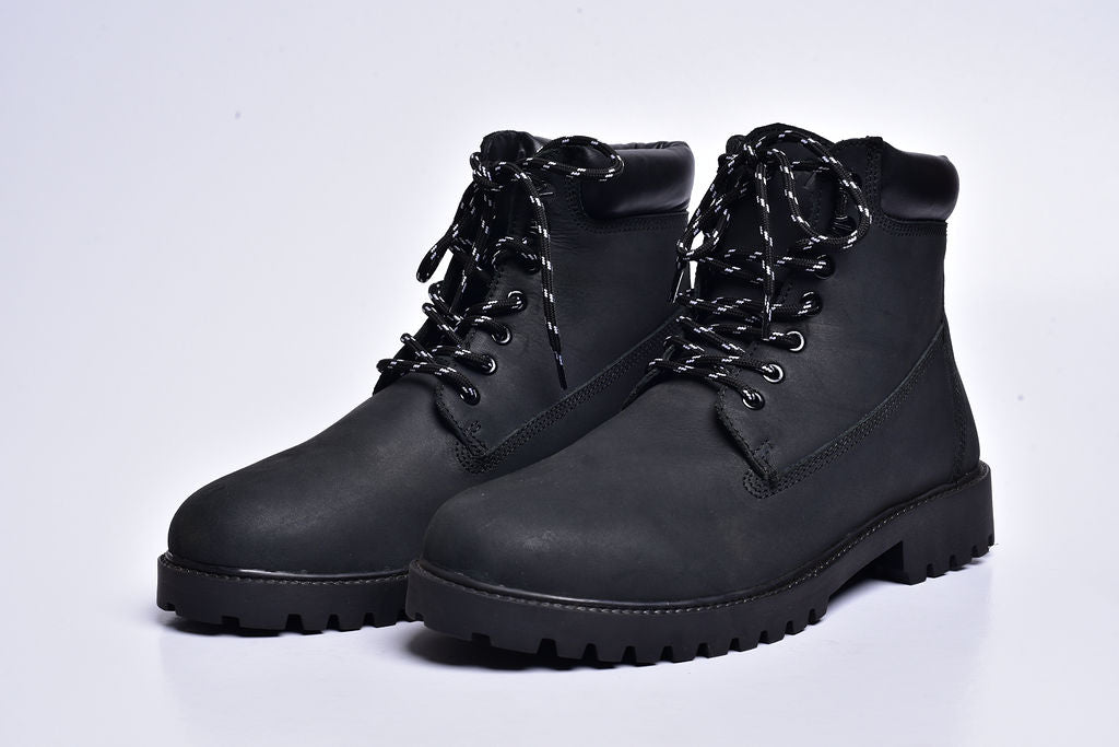Colorado boot in black nubuck leather and aspen soles