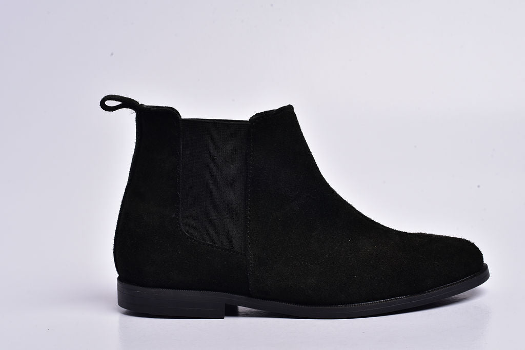 Women's Chelsea boots in black split suede