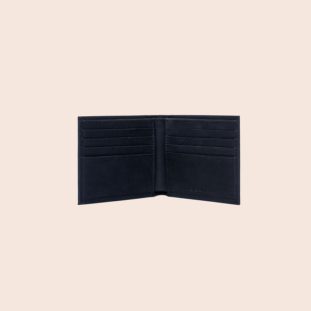 Bifold luxe in black oil pull up