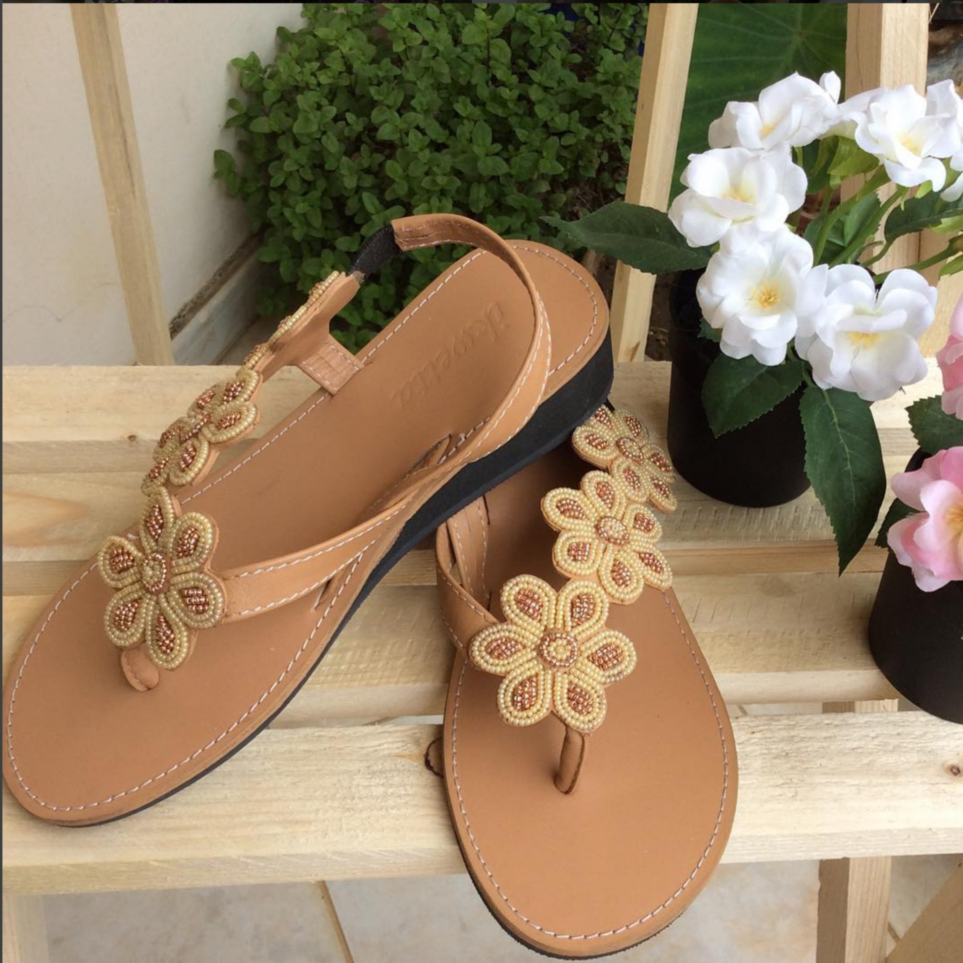 Class apart sandals in beige smooth leather and Maasai beaded strap