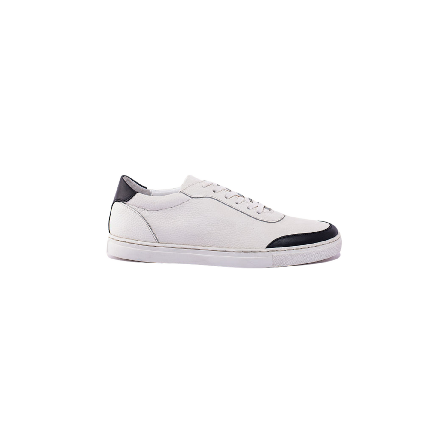 Contrast sneaker in black and white milled leather and royal sole