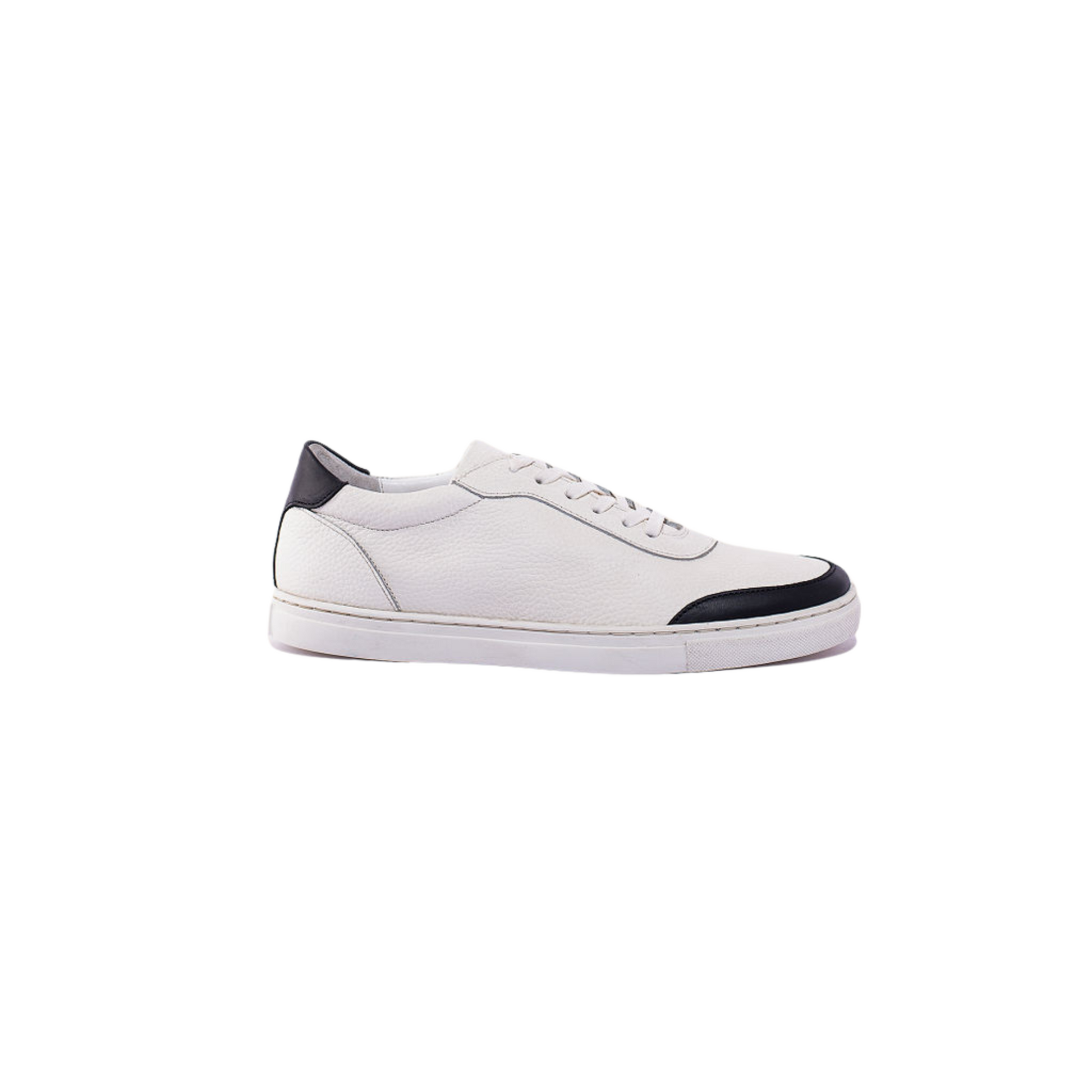 Contrast sneaker in black and white milled leather and royal sole