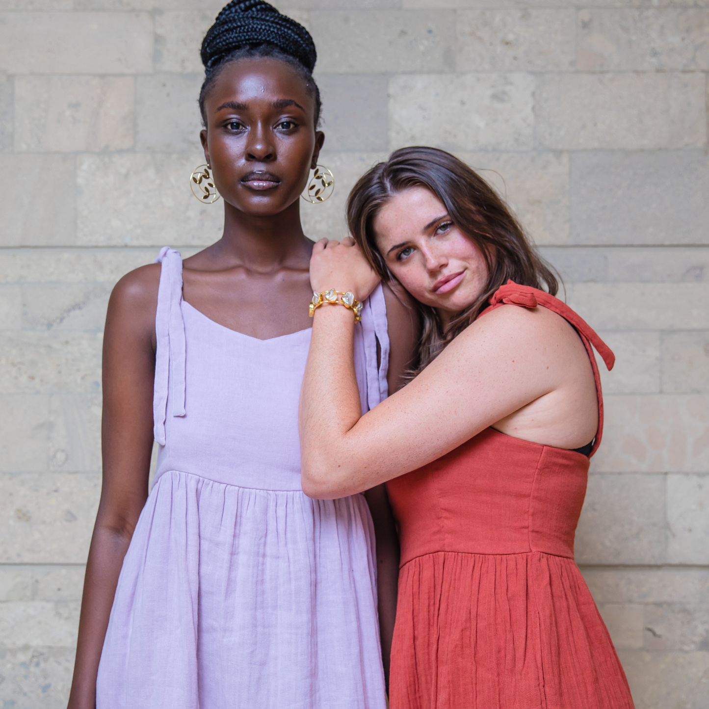 Terracotta Mchana dress in breathable double gauze featuring adjustable shoulder ties.”