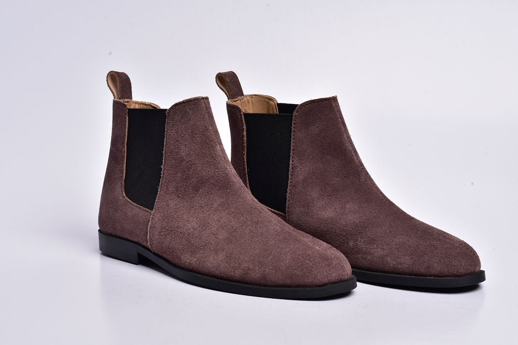 Ikwetta Chelsea Boots in Brown Suede with rubber sole